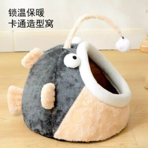 Winter Warm Enclosed Cat House Lantern Fish Small